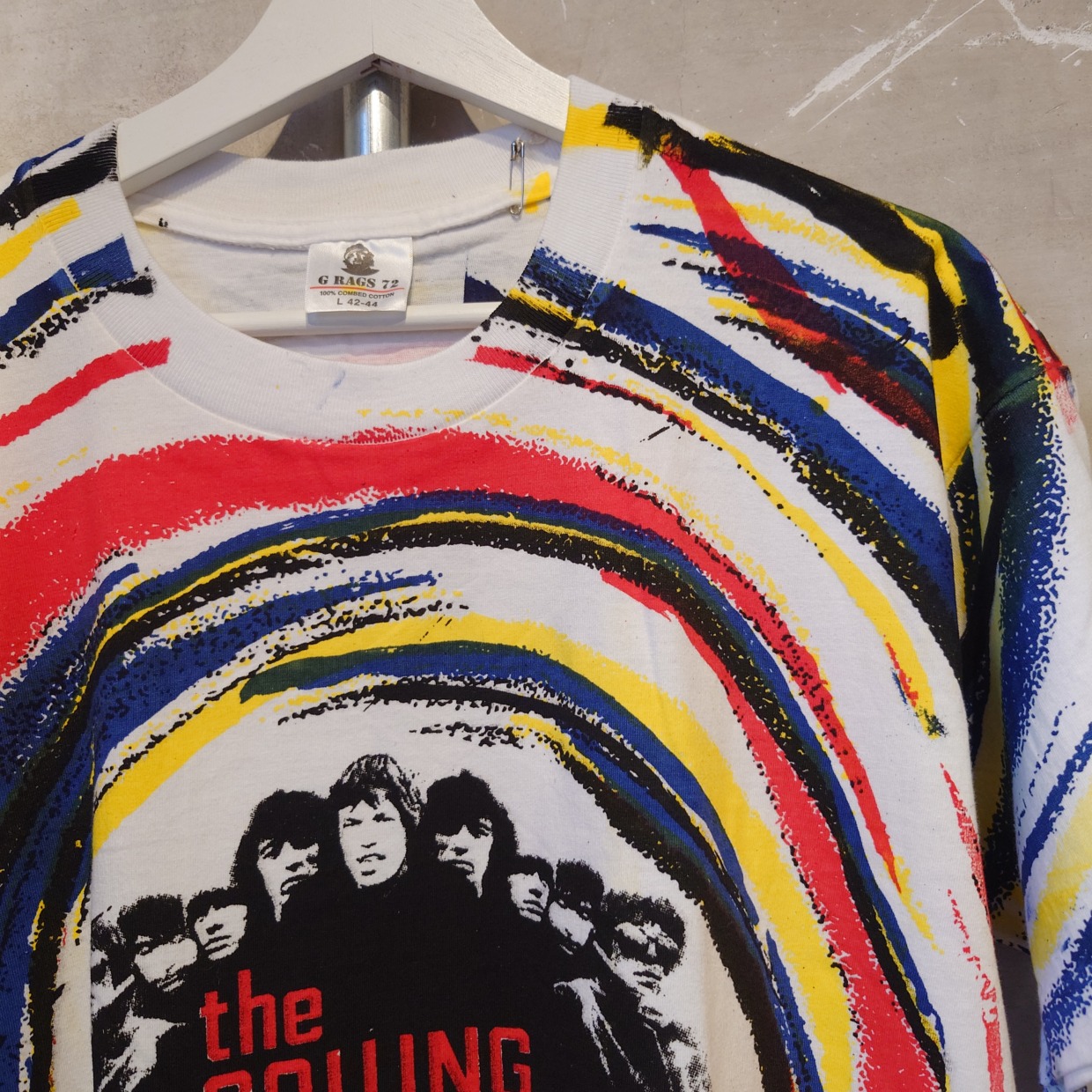 1379 theROLLINGSTONES (ザローリングストーンズ)バンドTシャツ　派手カラー　バックプリントあり　Ｌサイズ