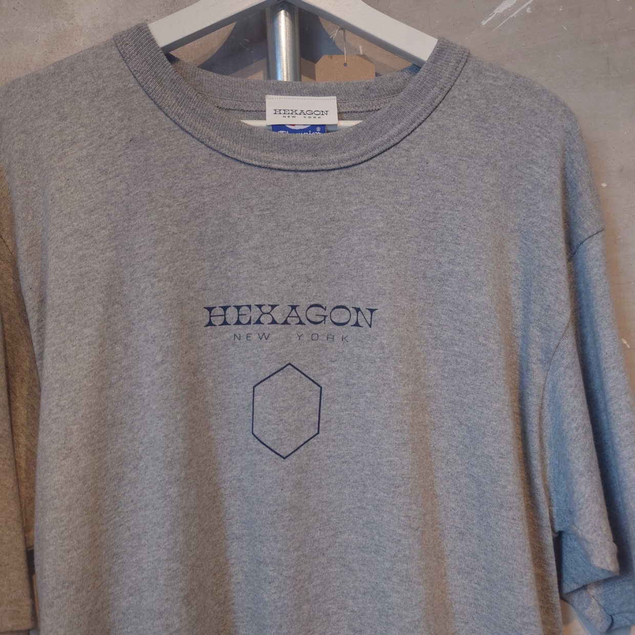 718 Ⅽhampion(チャンピオン)HEXAGON　NEW YORK　プリントTシャツ　Lサイズ　グレー