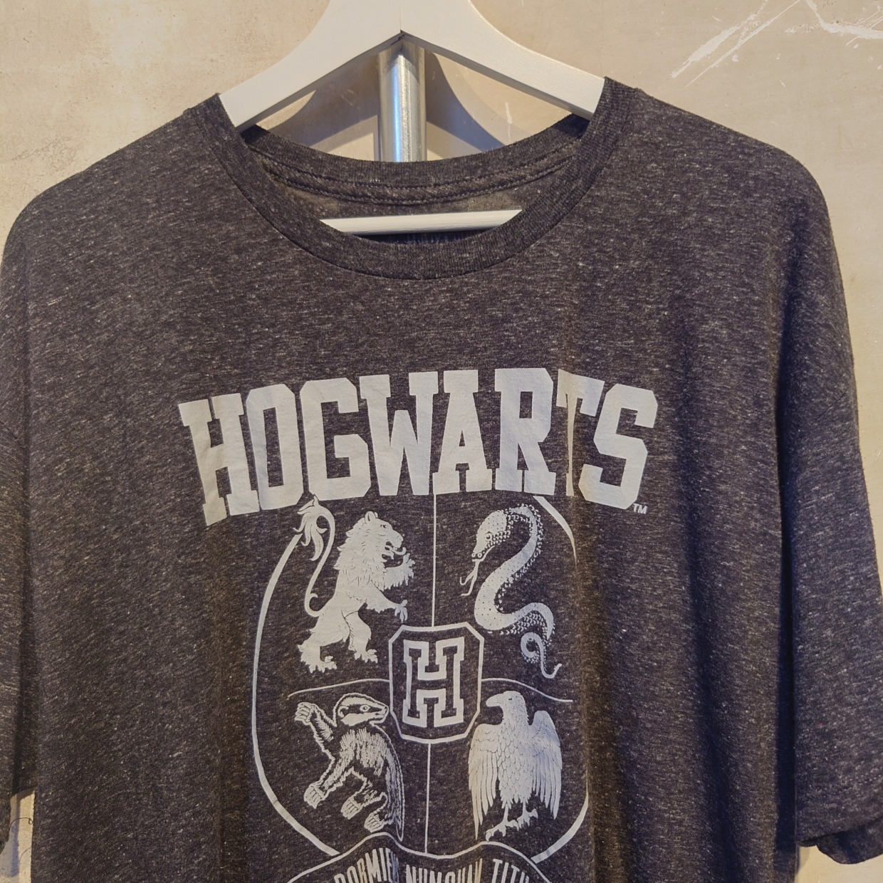 Harry Potter(ハリーポッター)ホグワーツプリントTシャツ　ブラック