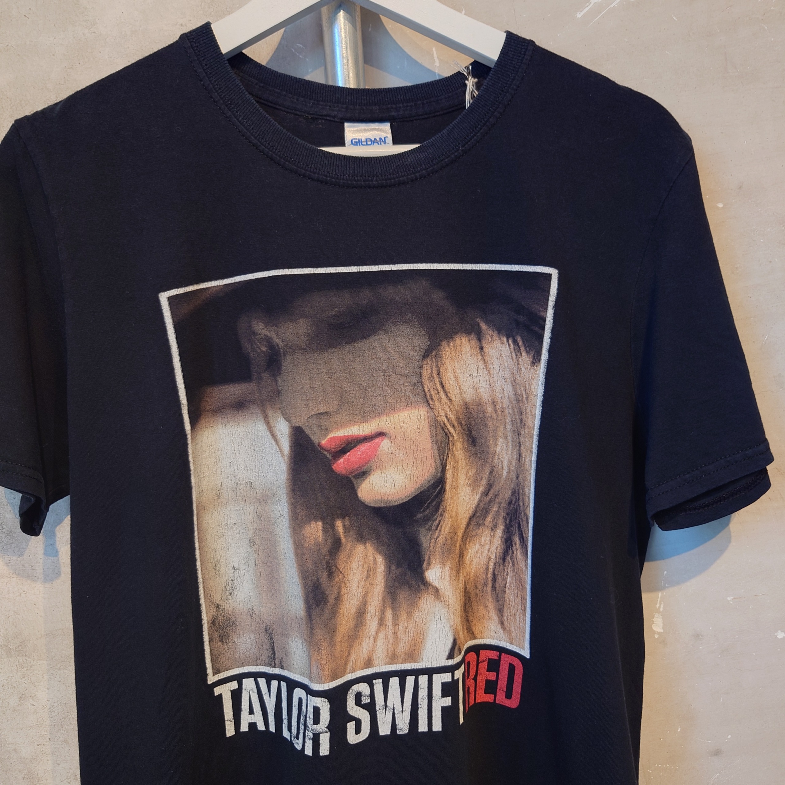 GILDAN テイラースウィフト ツアーTシャツ Mサイズ