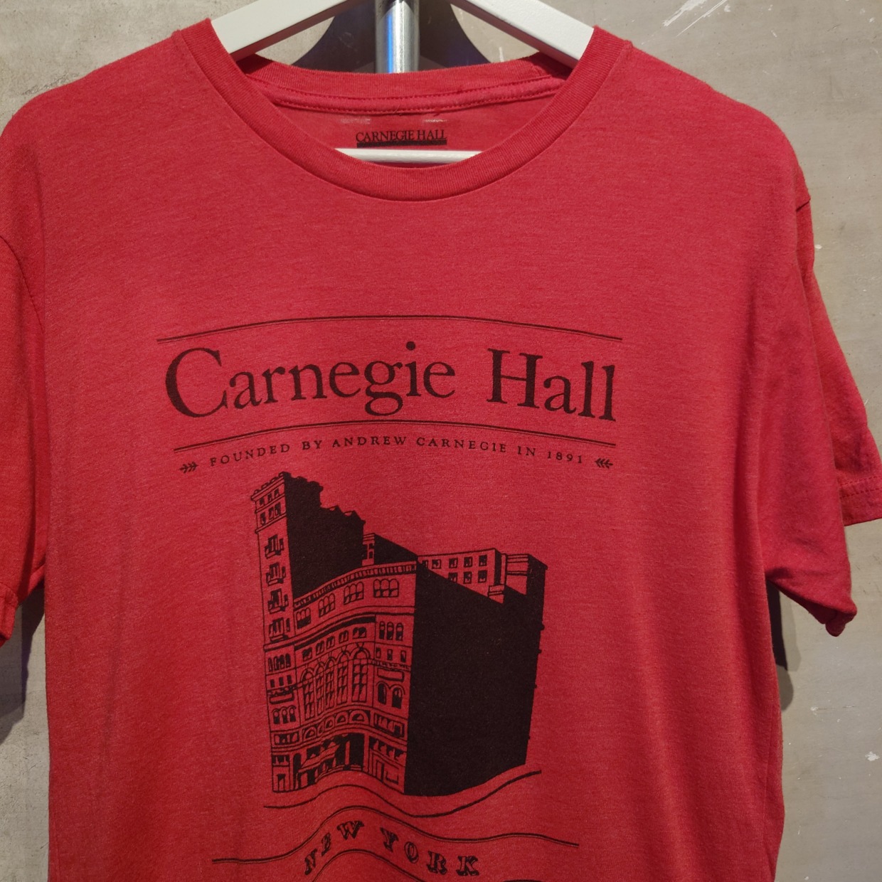 CARNEGIE HALL(カーネギーホール)プリントTシャツ　レッド